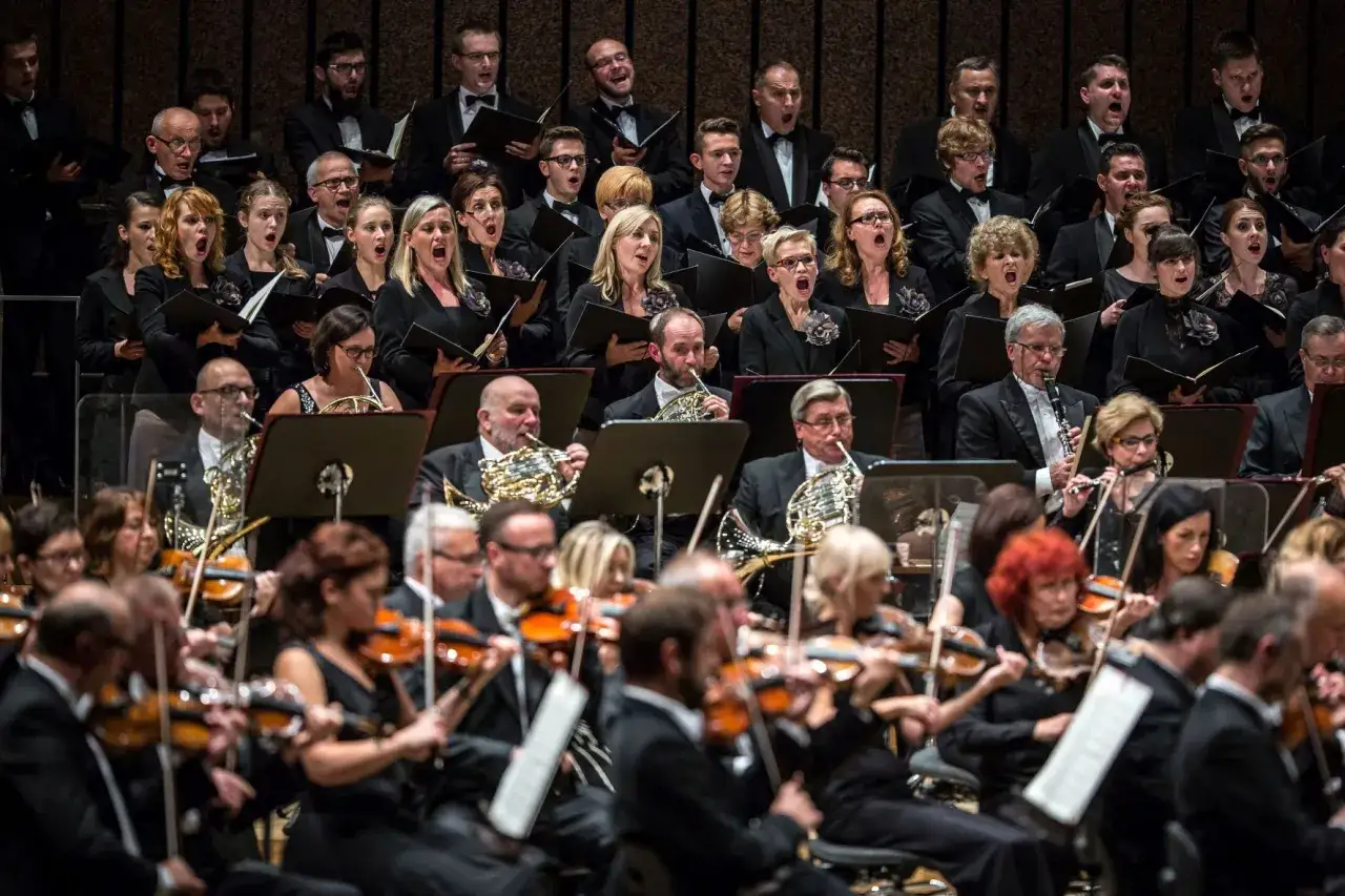 ch&oacute;r orkiestra dramatyczna muzyka