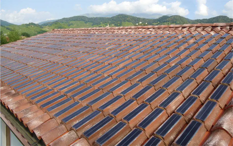 Zdjęcie Jaka dachówka pod fotowoltaikę? Poznaj najlepsze opcje i koszty montażu