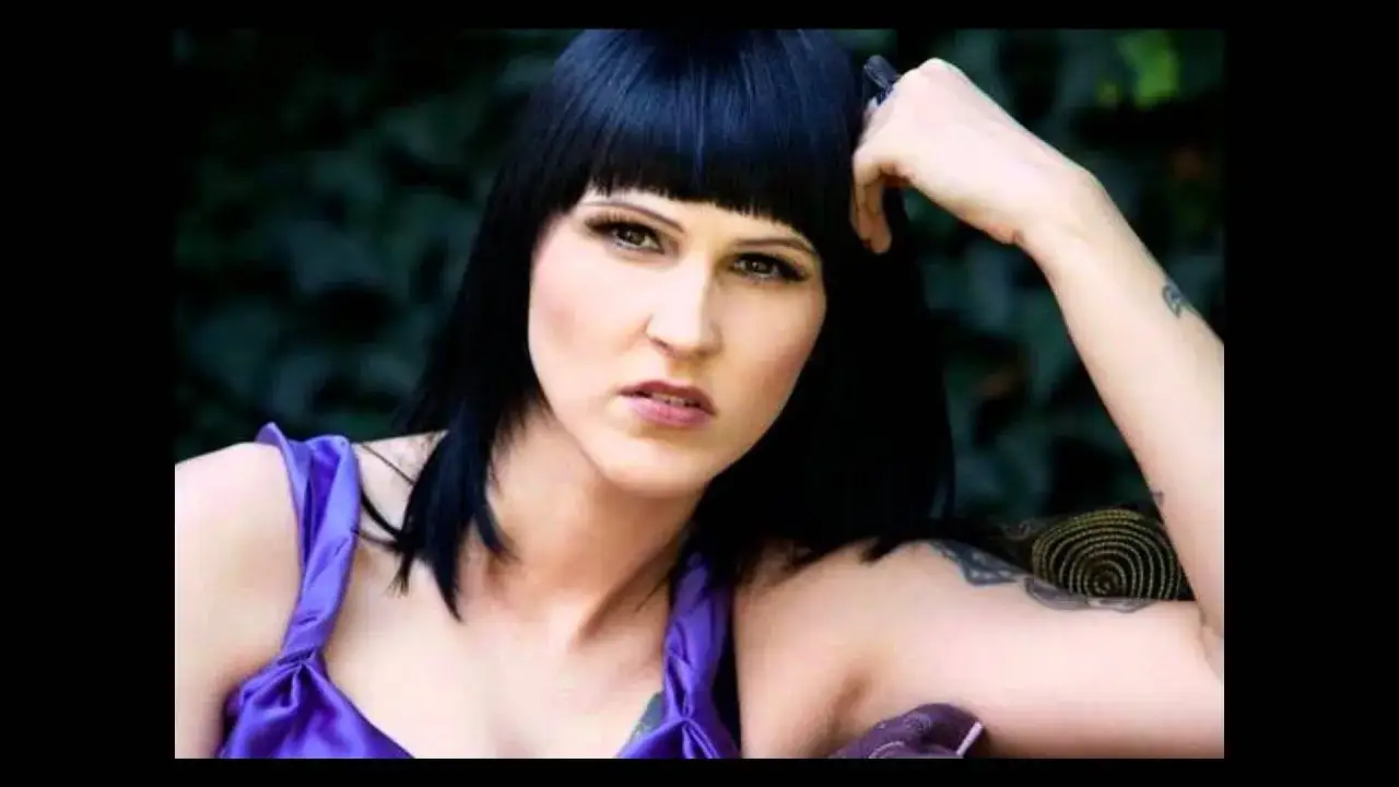 Zdjęcie Tam gdzie był mój rodzinny dom – analiza nostalgii w piosence O.N.A.