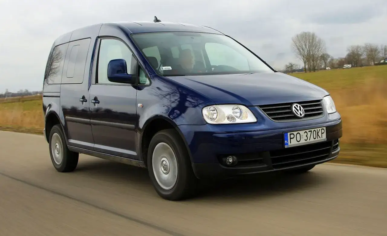 VW Caddy III generacja widok z przodu i boku