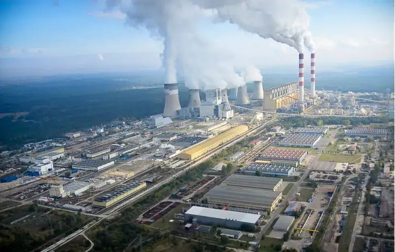Elektrownia Bełchat&oacute;w widok z lotu ptaka