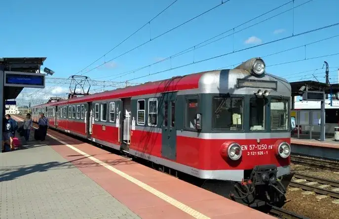 r&oacute;żne typy pociąg&oacute;w w Polsce PKP Intercity POLREGIO