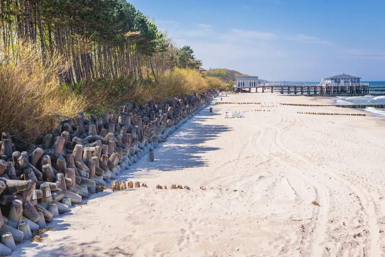 Ustronie Morskie atrakcje plaża molo skansen chleba
