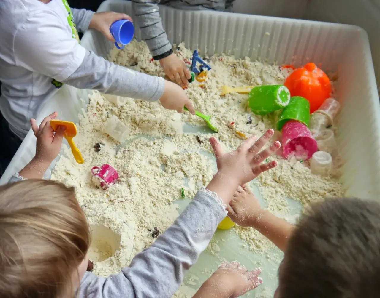 kolorowy domowy piasek kinetyczny