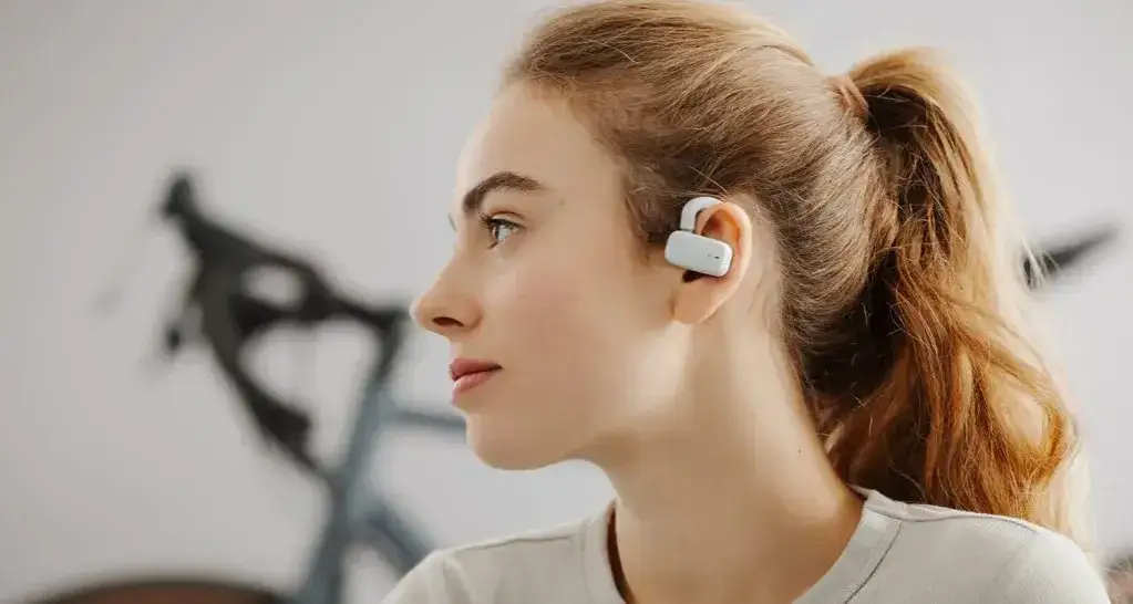 Rodzaje słuchawek Bluetooth: TWS, douszne z pałąkiem, nauszne por&oacute;wnanie