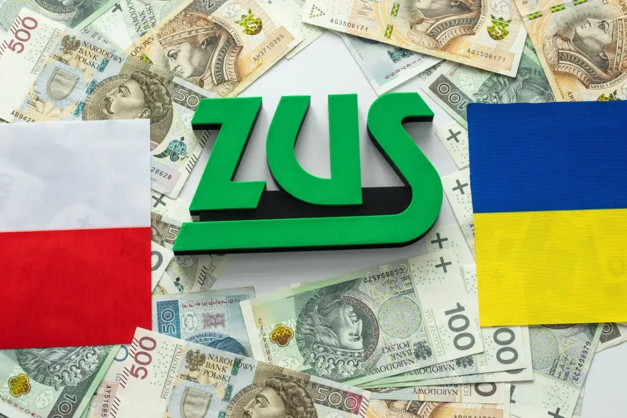 ZUS, polskie i ukraińskie flagi i banknoty. Pytanie: dla kogo czternasta emerytura?
