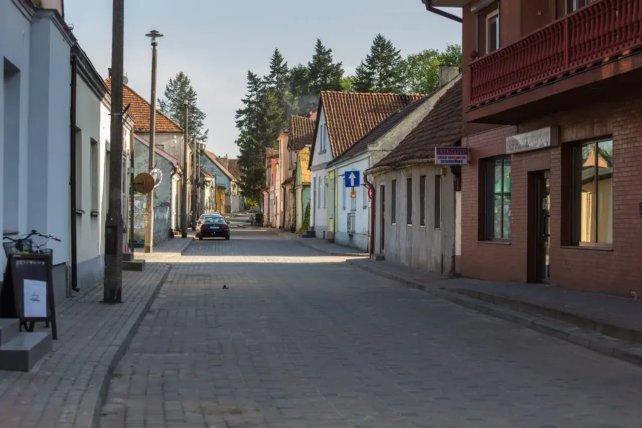 Ulica w małym miasteczku, gdzie kręcono 