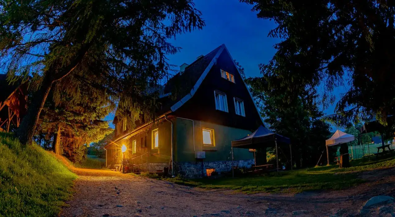 Schronisko PTTK Pasterka w Górach Stołowych