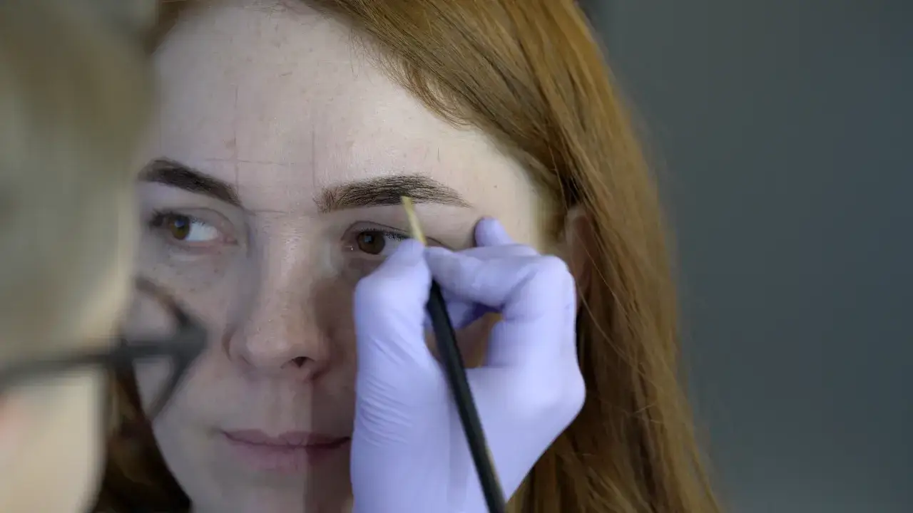 Najczęstsze błędy w koloryzacji brwi henną