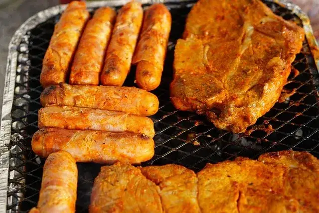 jedzenie na grillu jednorazowym