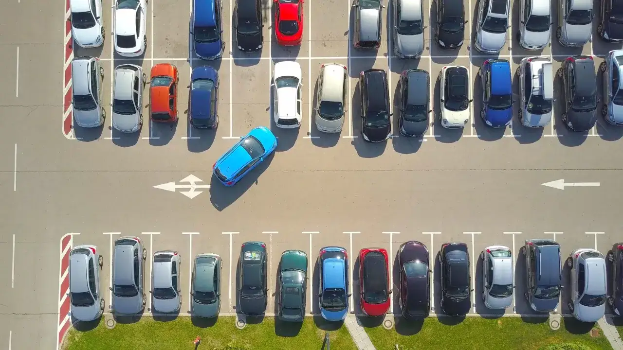 Zdjęcie Gdzie zostawić samochód pod Baranią Górą? Sprawdź najlepsze parkingi i uniknij problemów!