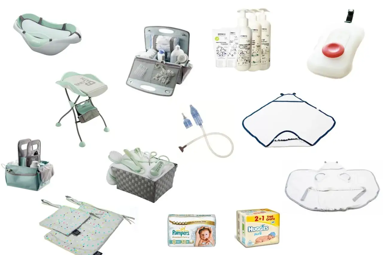 Kolekcja akcesoriów dla niemowląt: wanienka, przewijak, kosmetyki, aspirator, ręcznik, pieluchy i inne niezbędne rzeczy.