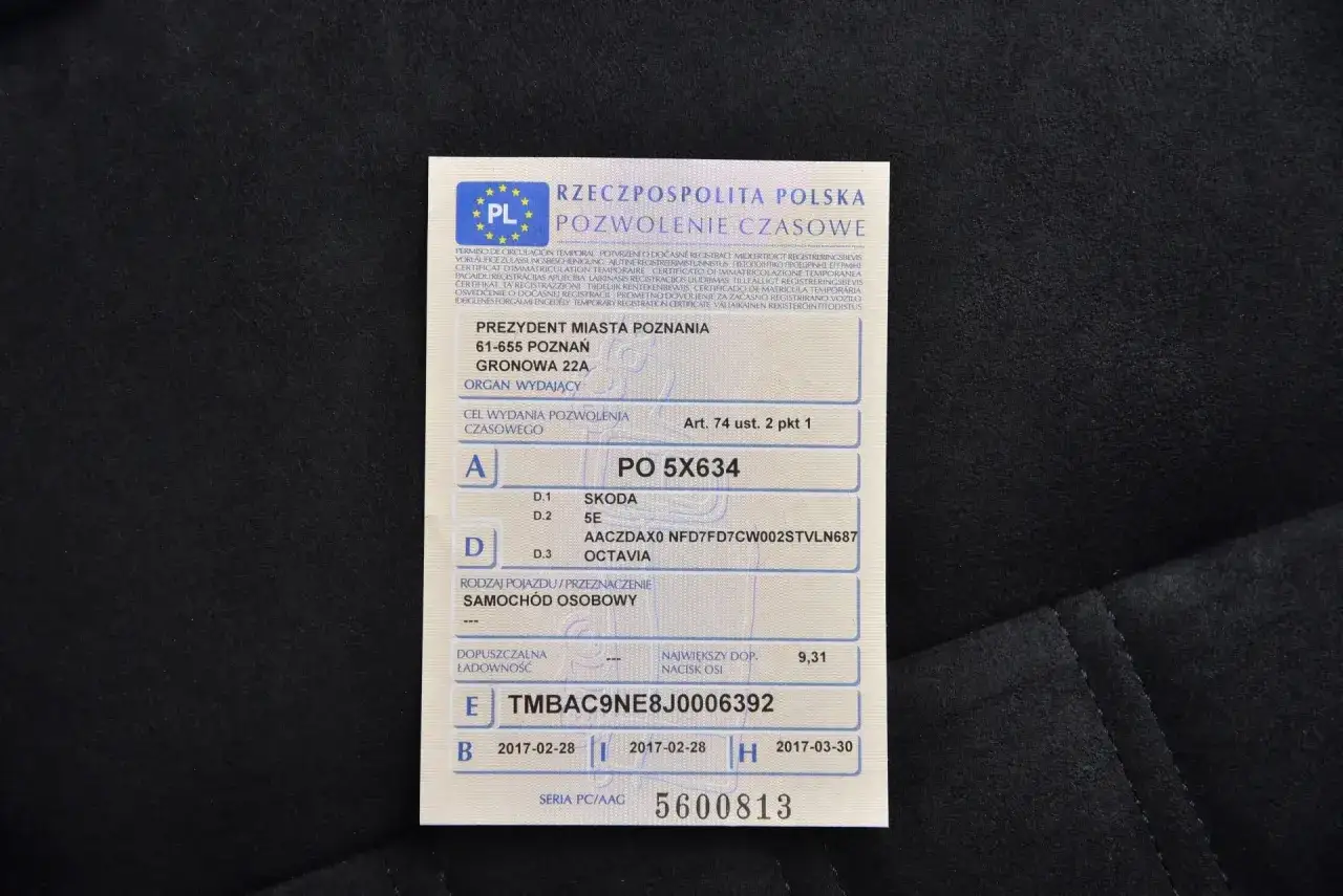 checklist dokument&oacute;w samochodowych, stos dokument&oacute;w