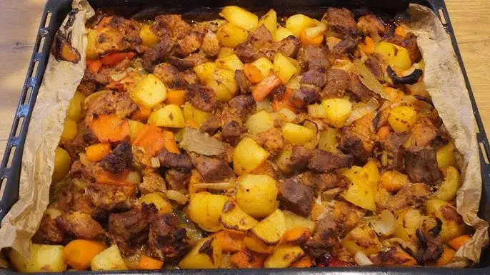 karkówka pieczona z ziemniakami i warzywami