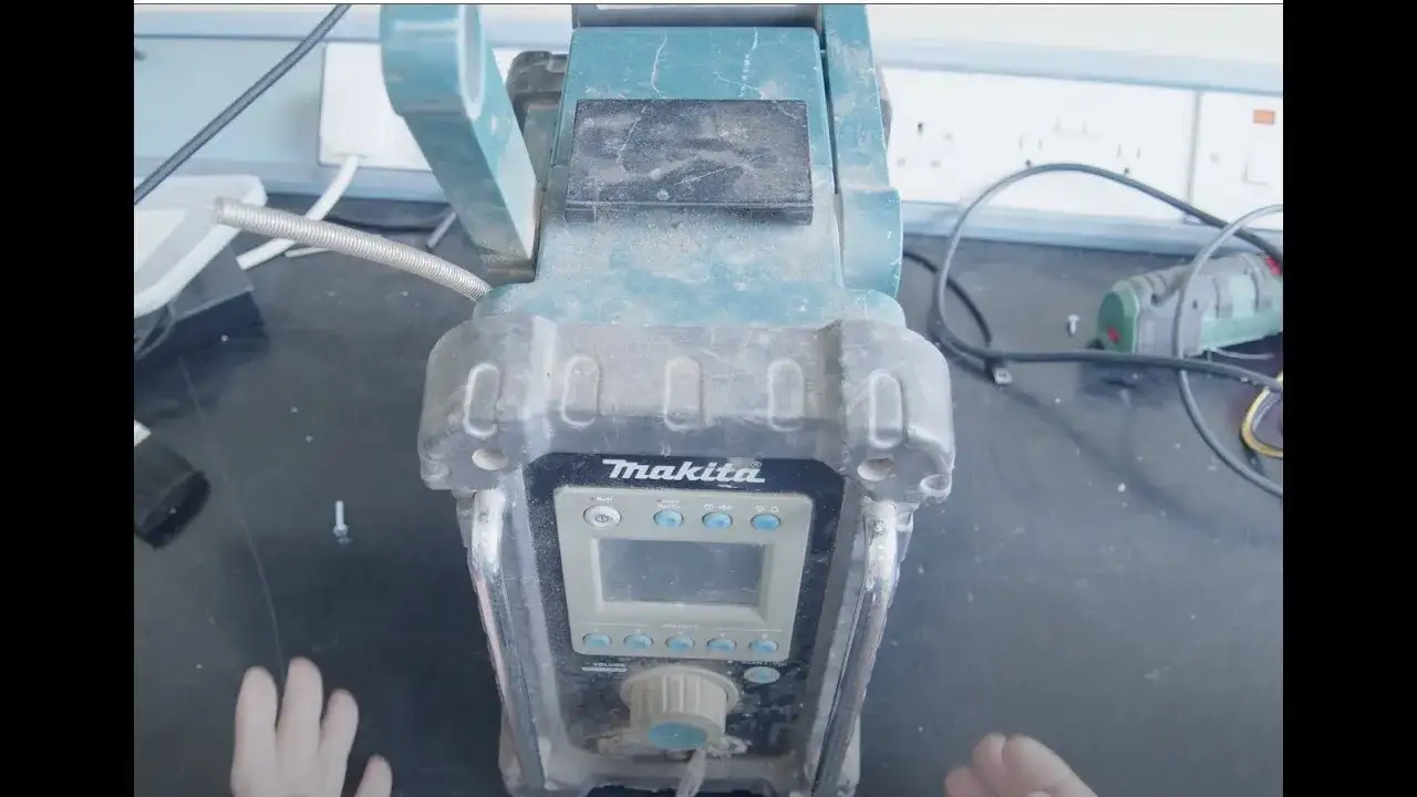 Rozwiązywanie problem&oacute;w Bluetooth radio Makita
