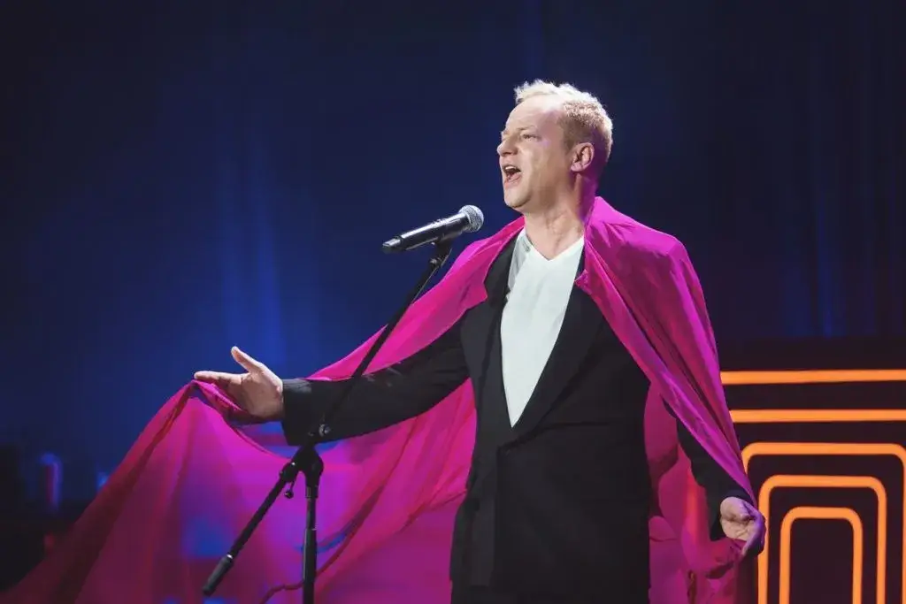 Maciej Stuhr na scenie teatralnej