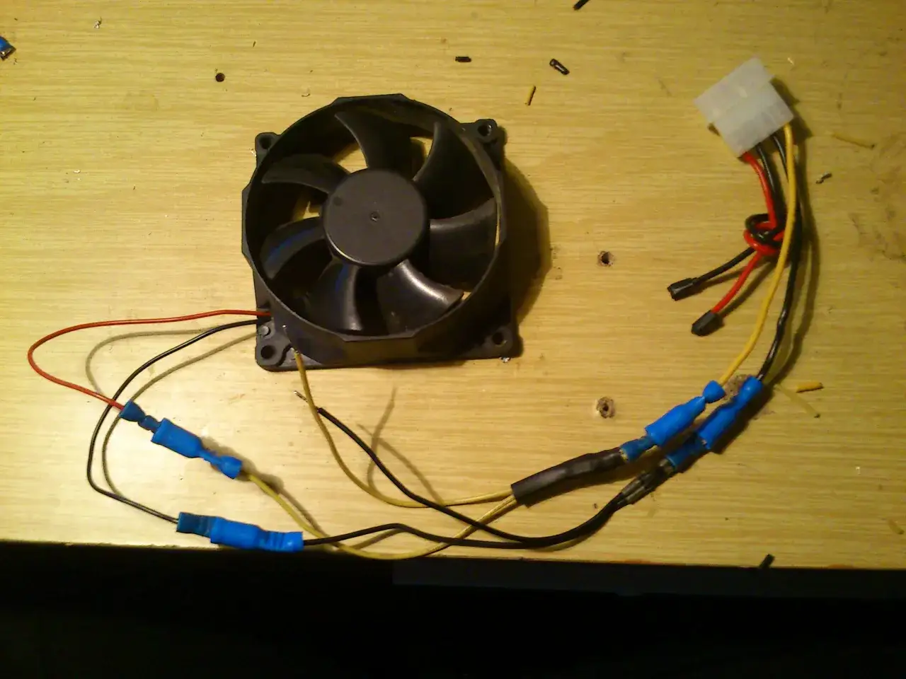 Podłączanie wentylatora do Molexa