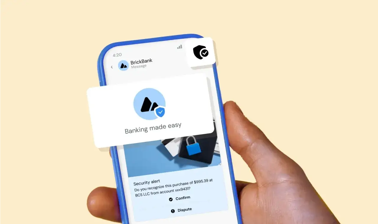 RCS co to? Powiadomienie z banku na telefonie informuje o podejrzanej transakcji. Bezpieczne bankowanie to podstawa.