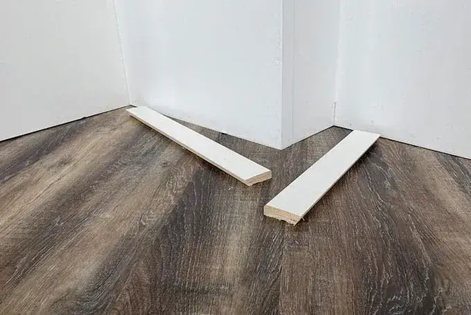 Cięcie listew przypodłogowych ukośnicą