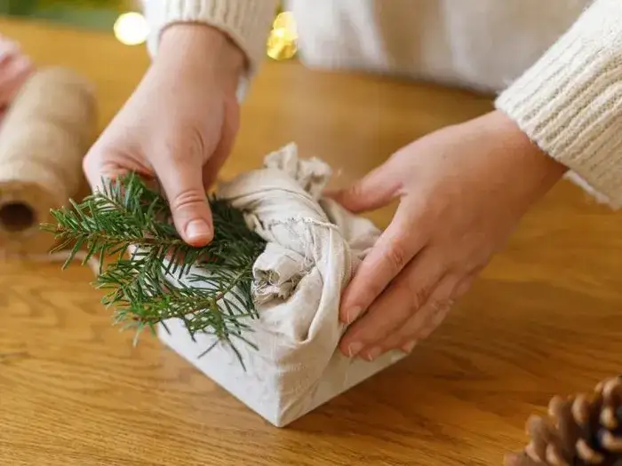 Zdjęcie Jak zapakować perfum, aby uniknąć uszkodzeń i zachwycić prezentem