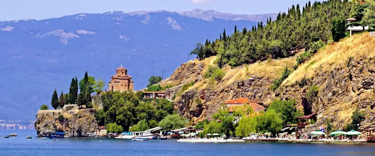 Zdjęcie Jezioro Ochrydzkie: Sekrety najgłębszego jeziora Bałkanów i jego atrakcje