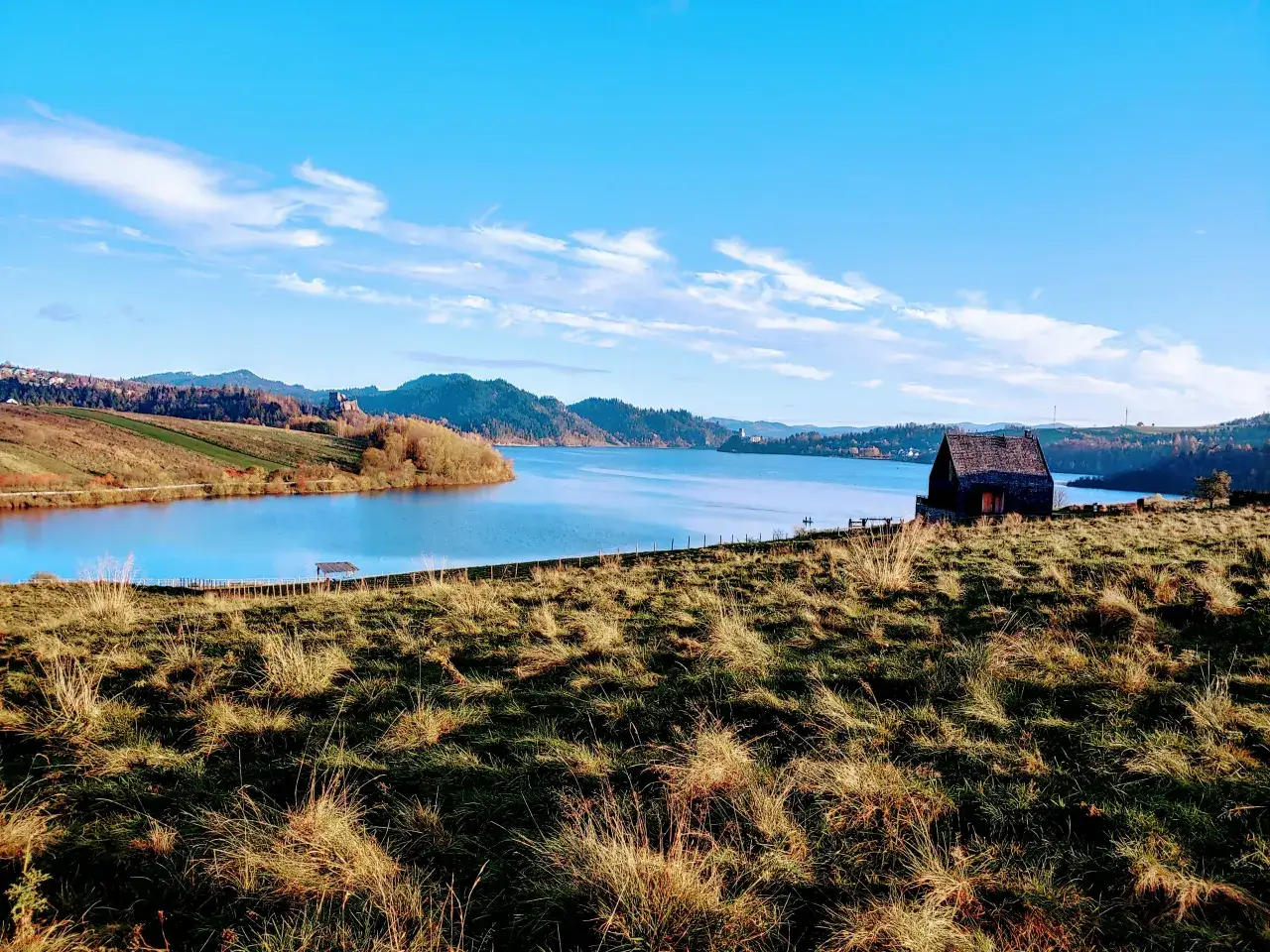 Zdjęcie Jezioro Piwonińskie - odkryj jego tajemnice i atrakcje w okolicy