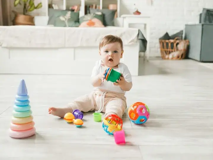 Zdjęcie Jakie zabawki edukacyjne dla niemowląt wspierają rozwój i bezpieczeństwo