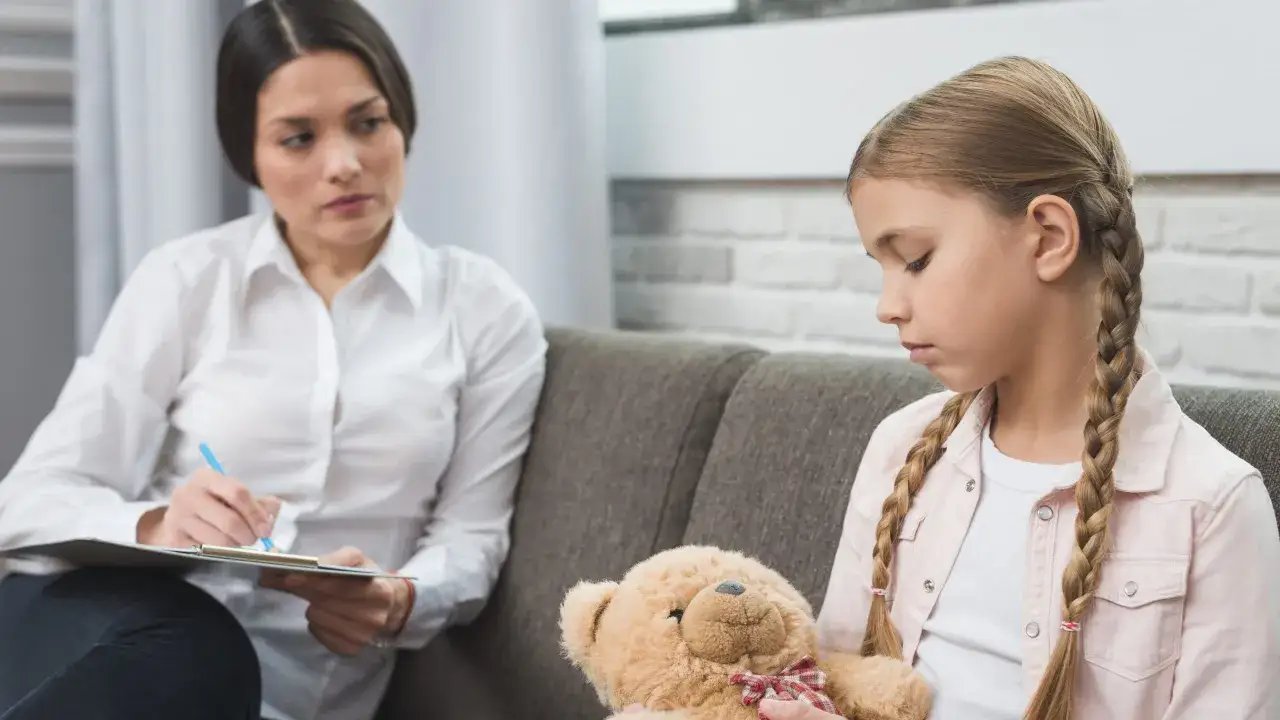 Zdjęcie Jak reagować gdy dziecko bije rodzica? Skuteczne metody i porady