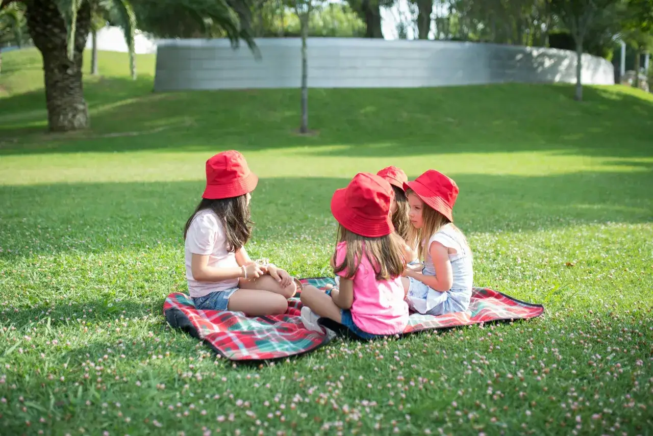 Zdjęcie Ile godzin pracuje opiekunka w żłobku? Odkryj zaskakujące fakty