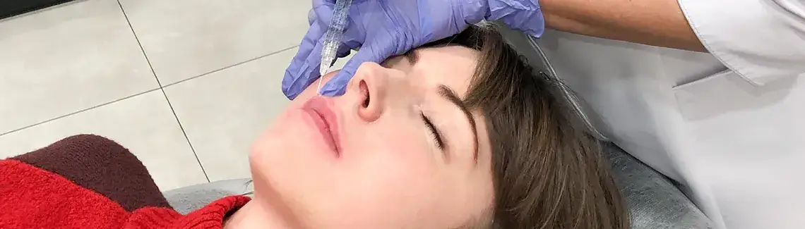 Zdjęcie Jak powiększyć usta kwasem hialuronowym: metody, efekty i koszty