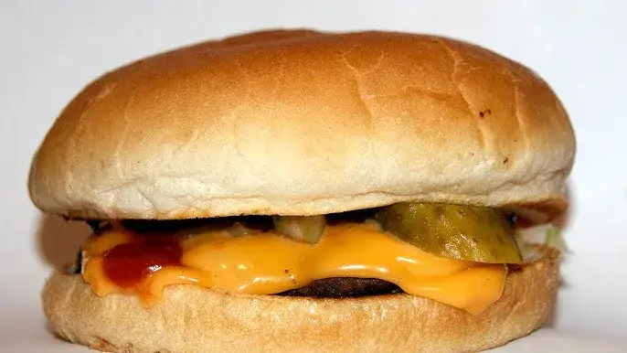 Zdjęcie Jak zrobić burgera jak z McDonald's w domu – prosty przepis i sekrety smaku