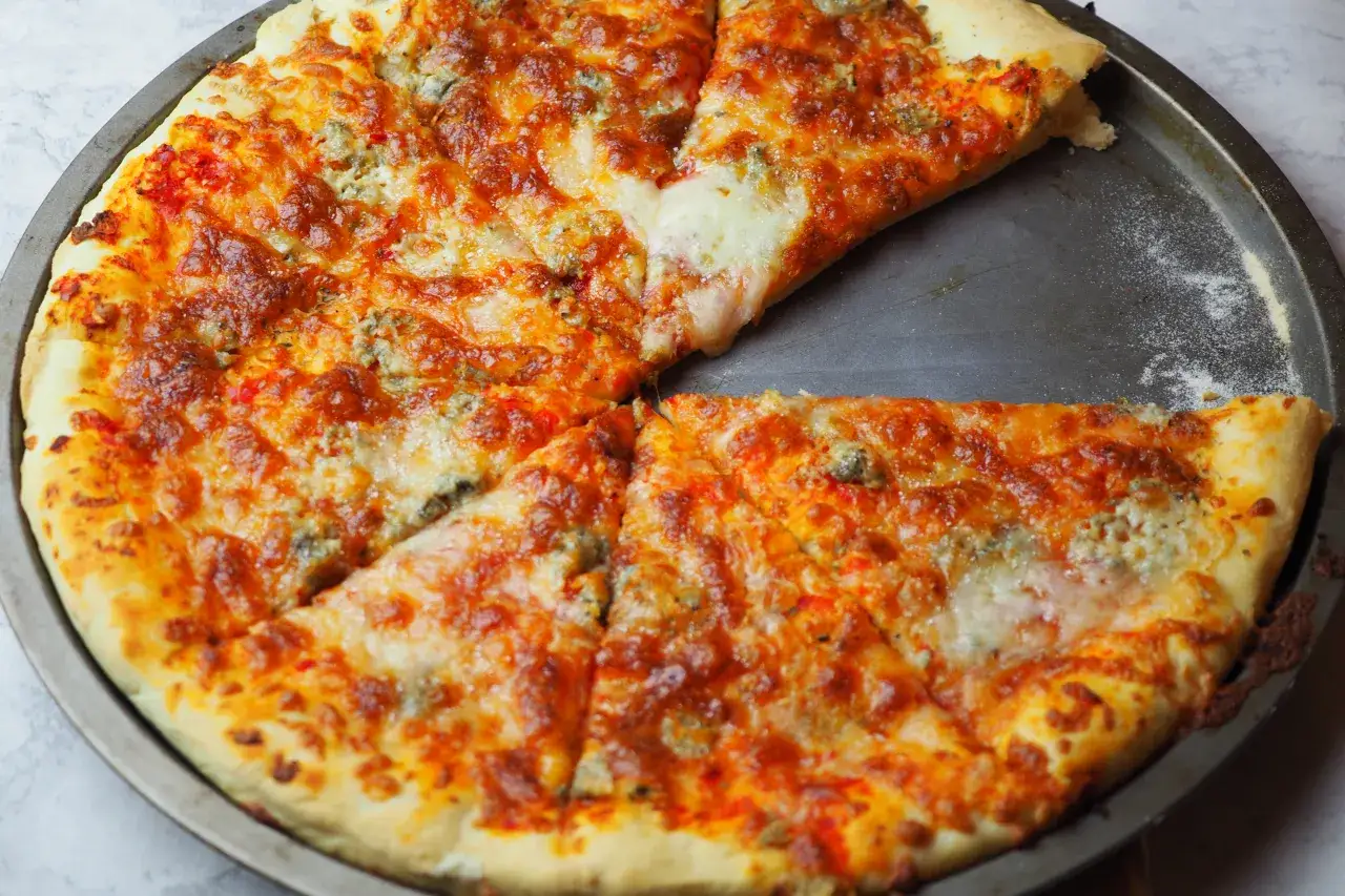 Zdjęcie Pizza serowa jakie sery – odkryj idealne połączenia smaków