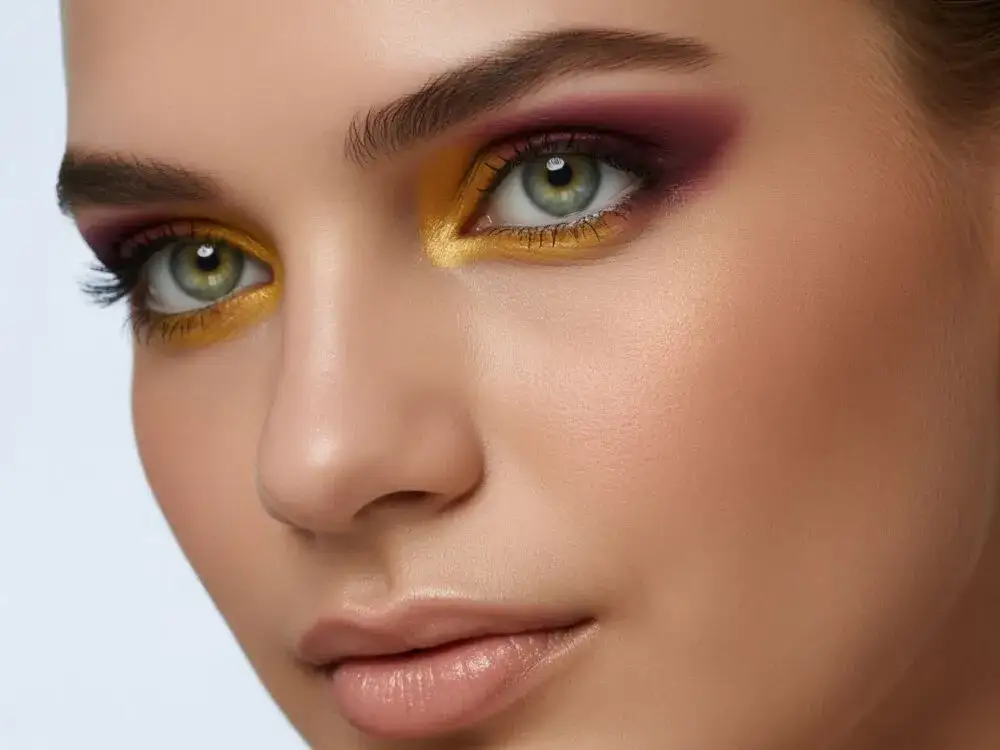 Zdjęcie Makijaż do zielonych oczu: Kolory i techniki, kt&oacute;re wydobędą ich blask
