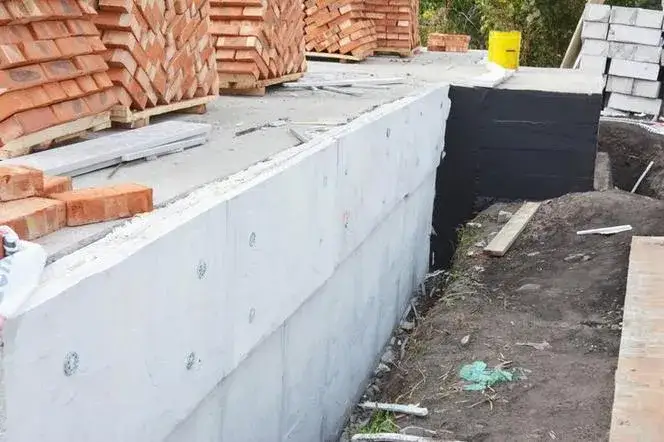 Zdjęcie Jaka powinna być grubość styropianu XPS na fundament? Wszystko, co musisz wiedzieć