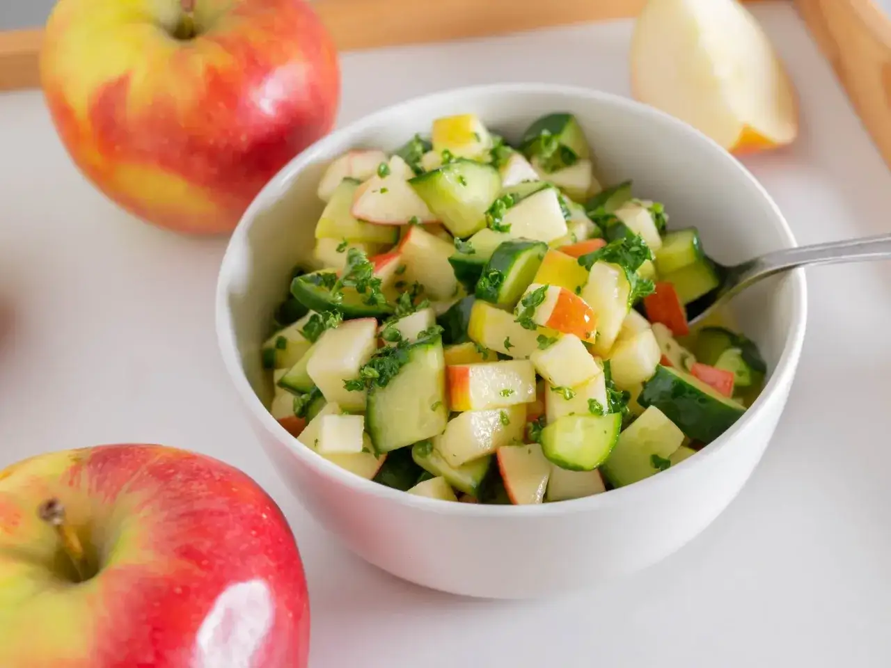 Zdjęcie Jakie jabłka do sałatki jarzynowej, aby zyskać świeżość i smak?