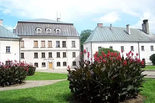 Zdjęcie Muzeum historyczne pałac w Dukli – historia, wystawy i atrakcje