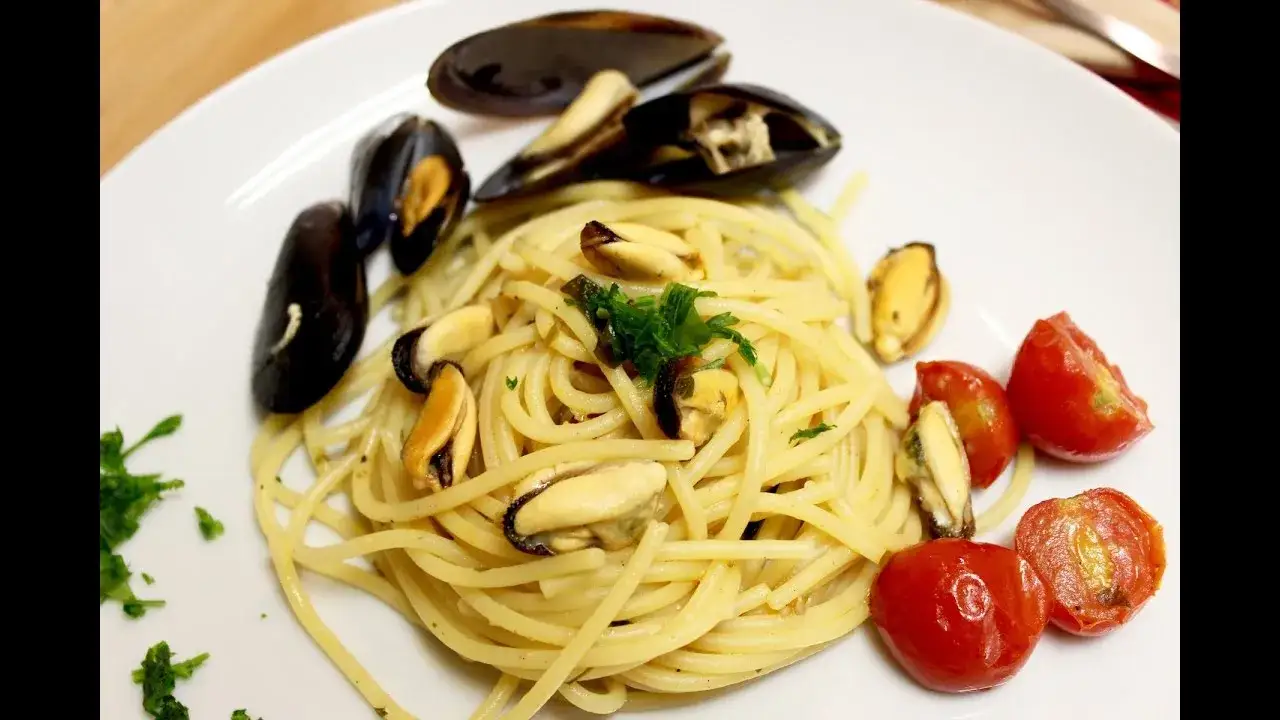 Zdjęcie Proste i pyszne spaghetti z małżami – przepis, który zachwyci każdego