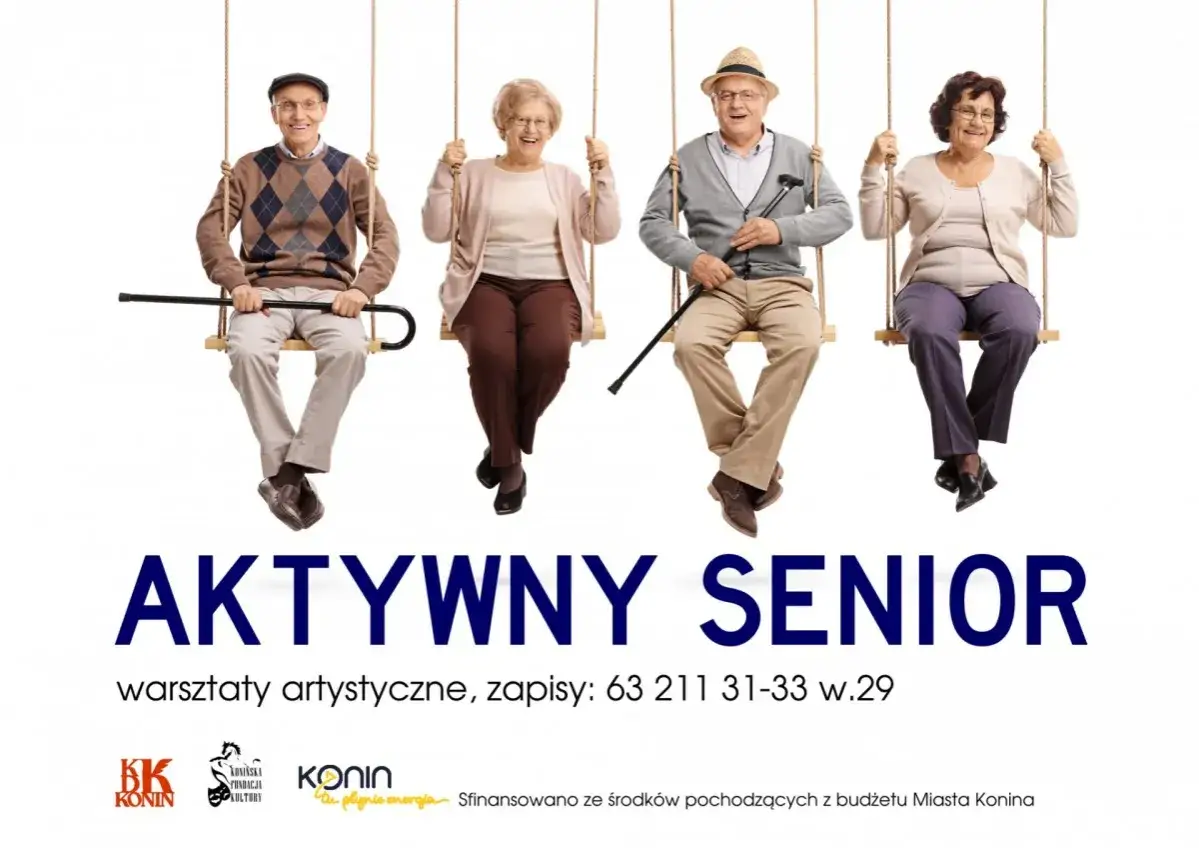 Uśmiechnięci seniorzy na huśtawkach. Zapraszamy na zajęcia dla seniorów 