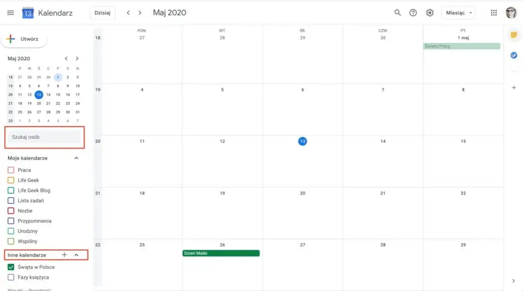 Osoba czekająca na telefon, kalendarz z zaznaczonymi datami