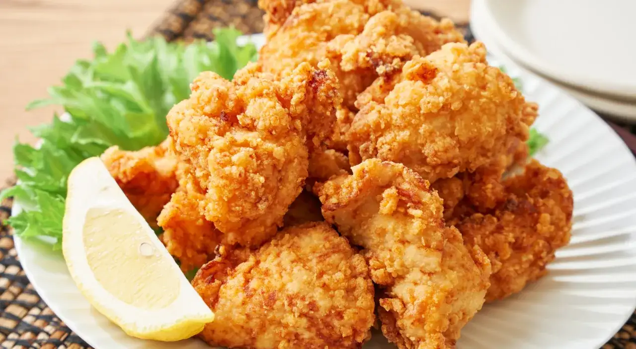 Domowy kurczak KFC z frytkami i colesławem