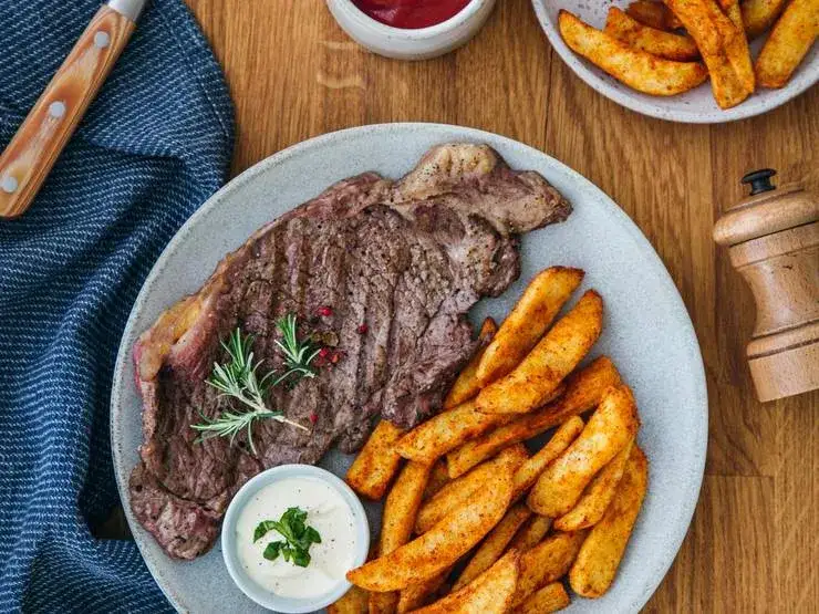 Steak frites francuskie cienkie frytki