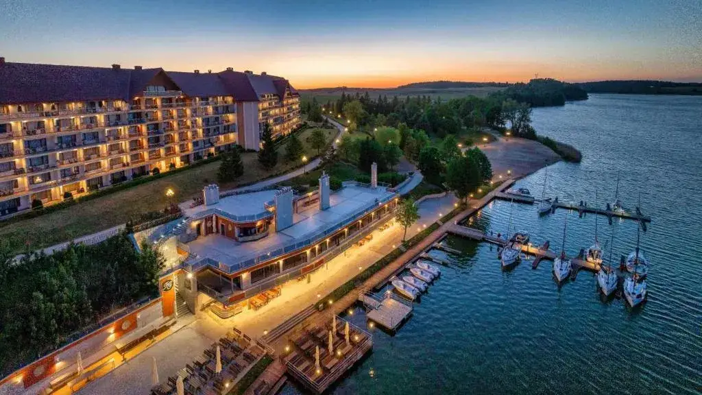 Hotel Gołębiewski Mikołajki widok jezioro