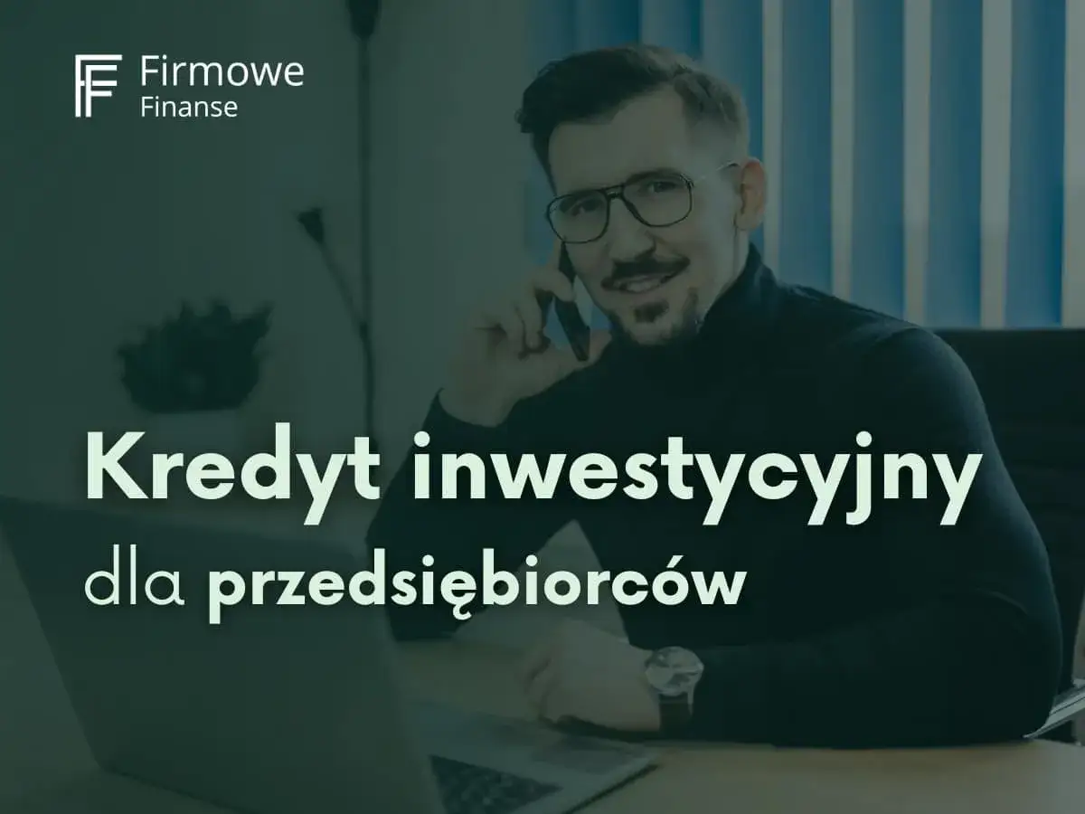 Biznesmen rozmawia przez telefon, zastanawiając się, kredyt inwestycyjny co to. Logo Firmowe Finanse.