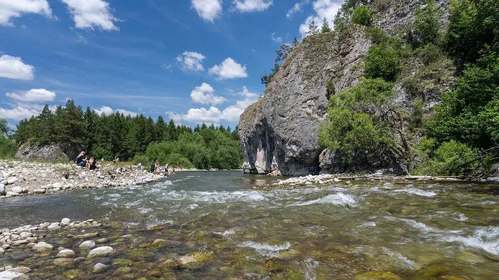 Przełom Białki rzeki i skały