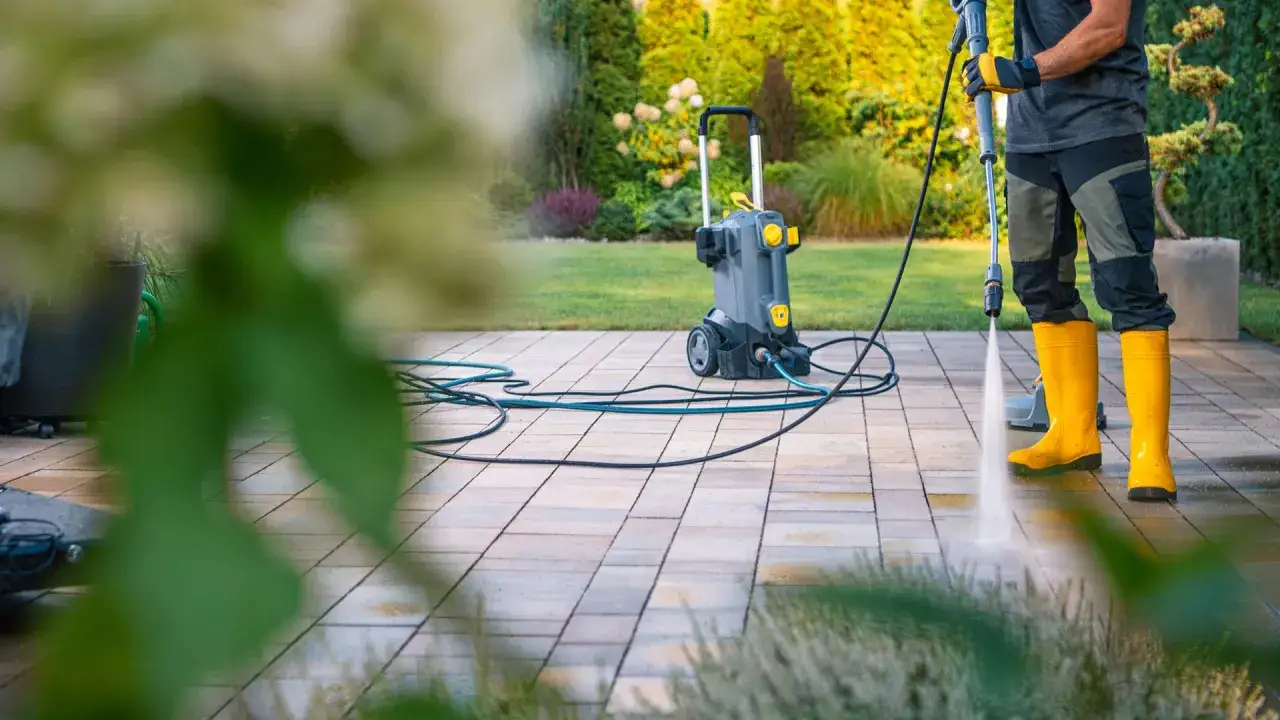 mycie samochodu myjką ciśnieniową kostka brukowa elewacja