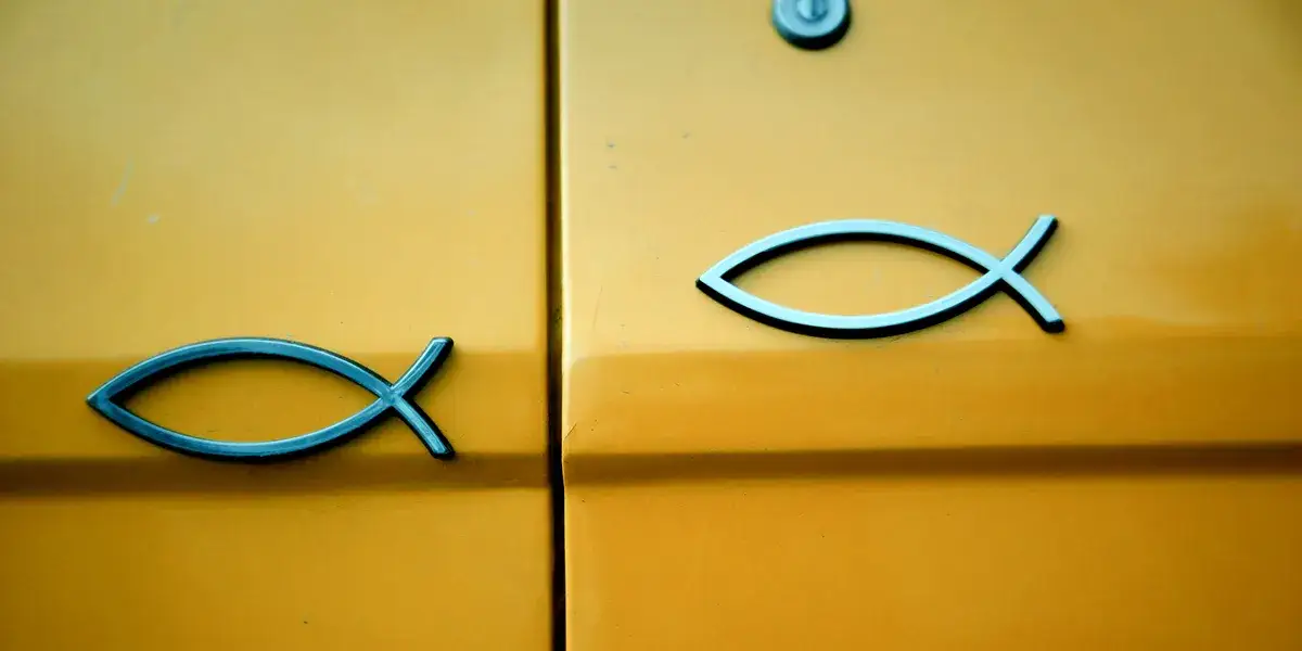 Zdjęcie Co oznacza symbol ryby? Odkryj jego głębokie znaczenie w chrześcijaństwie