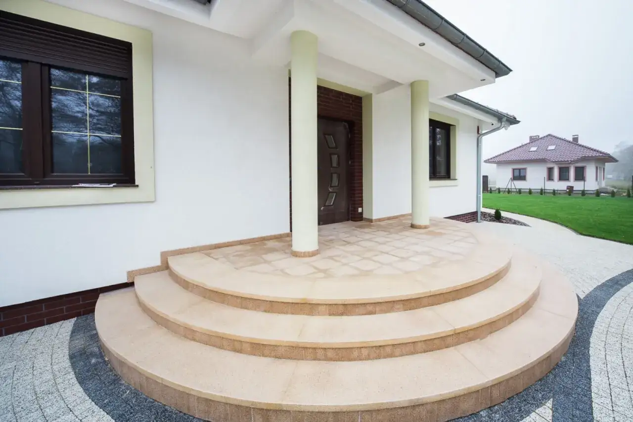 Schody zewnętrzne klasyczne materiały