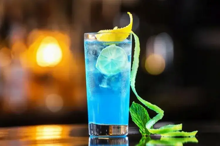 Drinki z Blue Curacao i w&oacute;dką