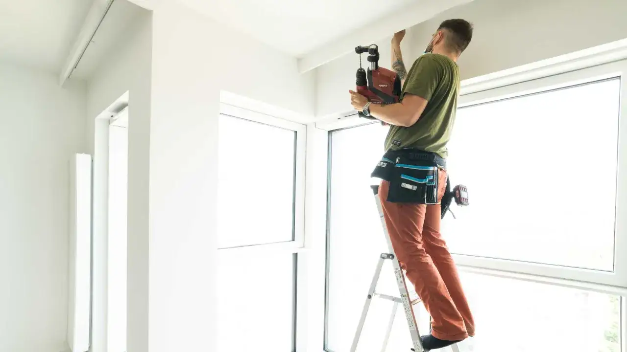 Montaż karnisza drążkowego wsporniki