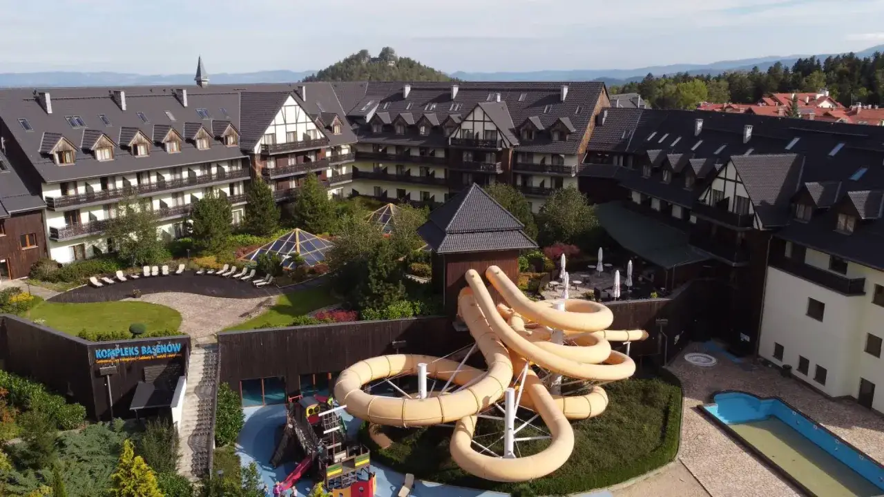 rodzina w hotelu z basenem Karpacz